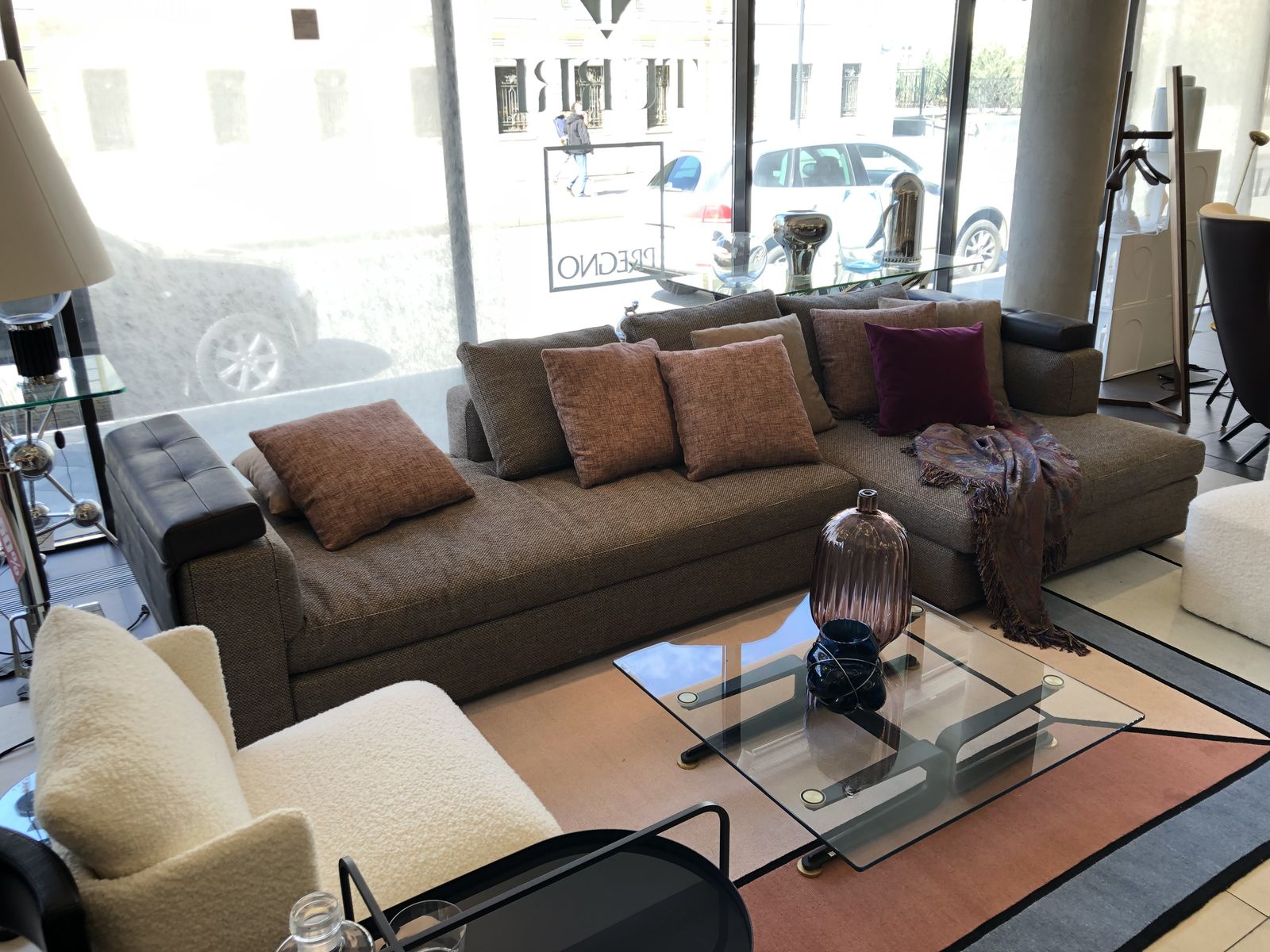 Molteni&C Диван Albert с 7 подушками от Molteni & C — в интерьере