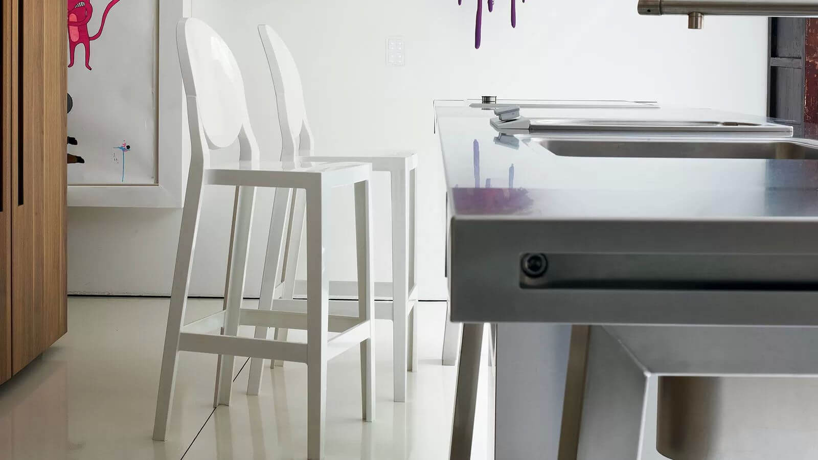 Kartell Барный стул One More с круглой спинкой от Kartell — в интерьере