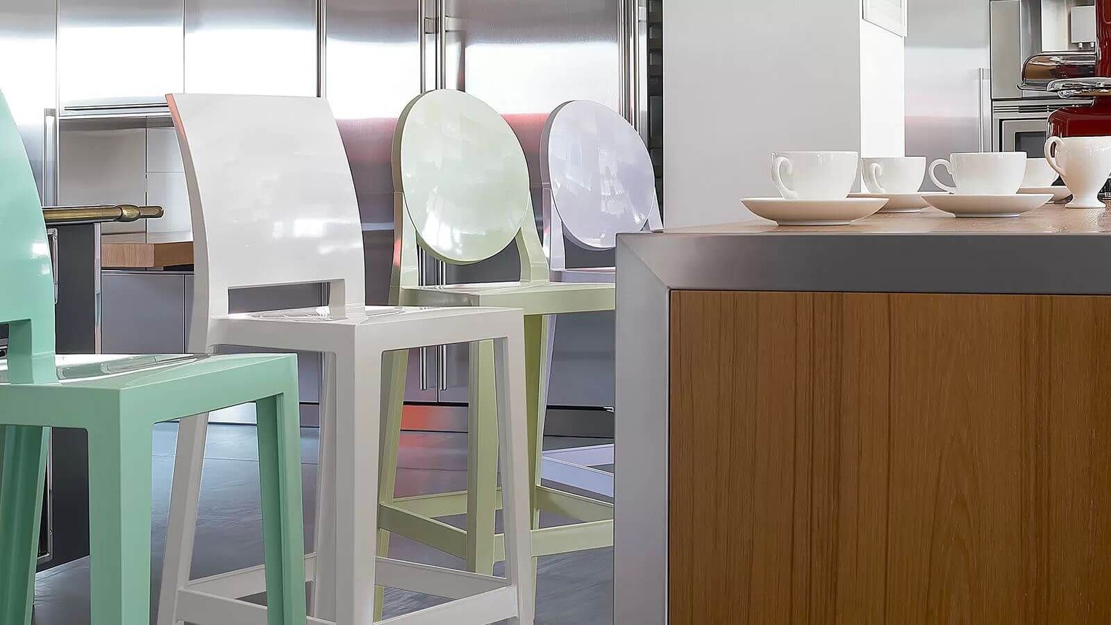 Kartell Барный стул One More с круглой спинкой от Kartell — в интерьере