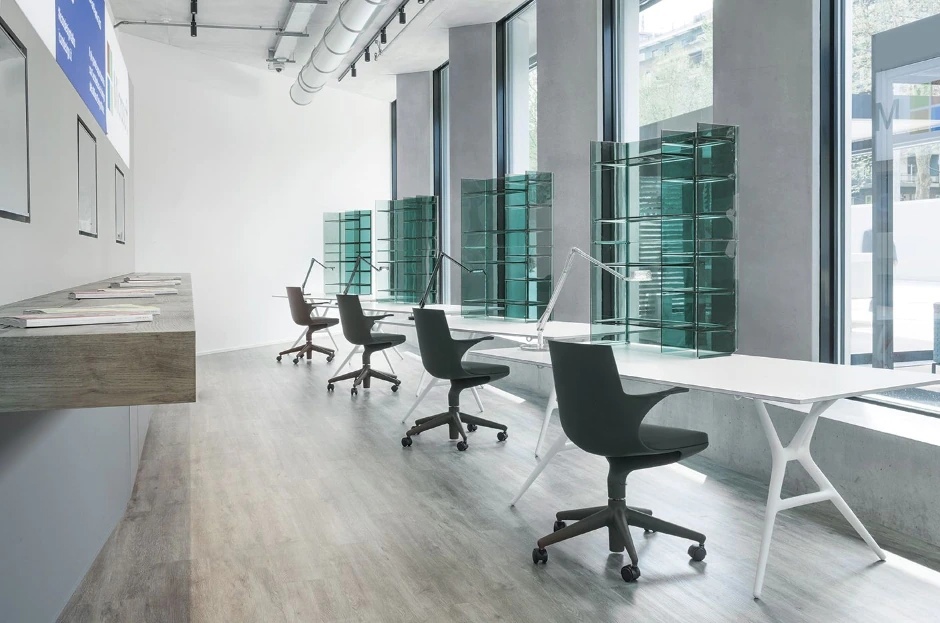 Kartell Кресло Spoon Chair от Kartell — в интерьере