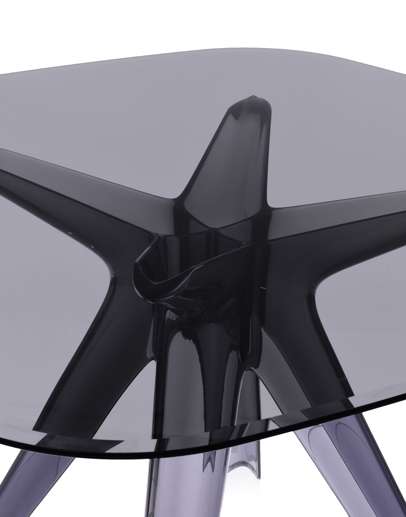 Kartell Стол Sir Gio от Kartell — в интерьере