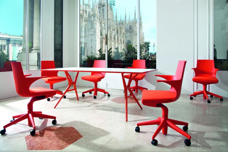 Kartell Cтол для офиса Spoon Table от Kartell — в интерьере