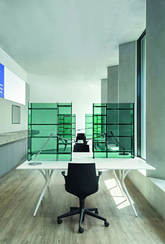 Kartell Cтол для офиса Spoon Table от Kartell — в интерьере