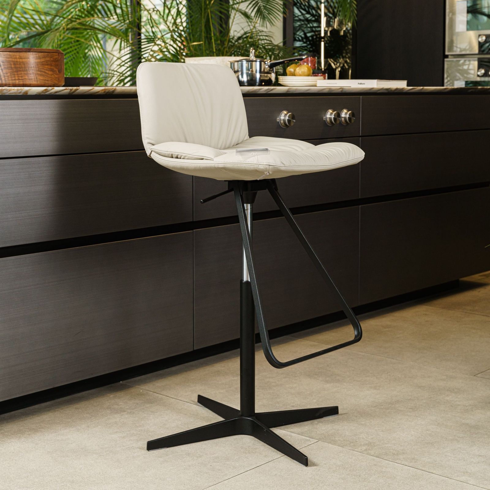 Cattelan Italia Стул барный на крестовине Axel от Cattelan Italia — в интерьере