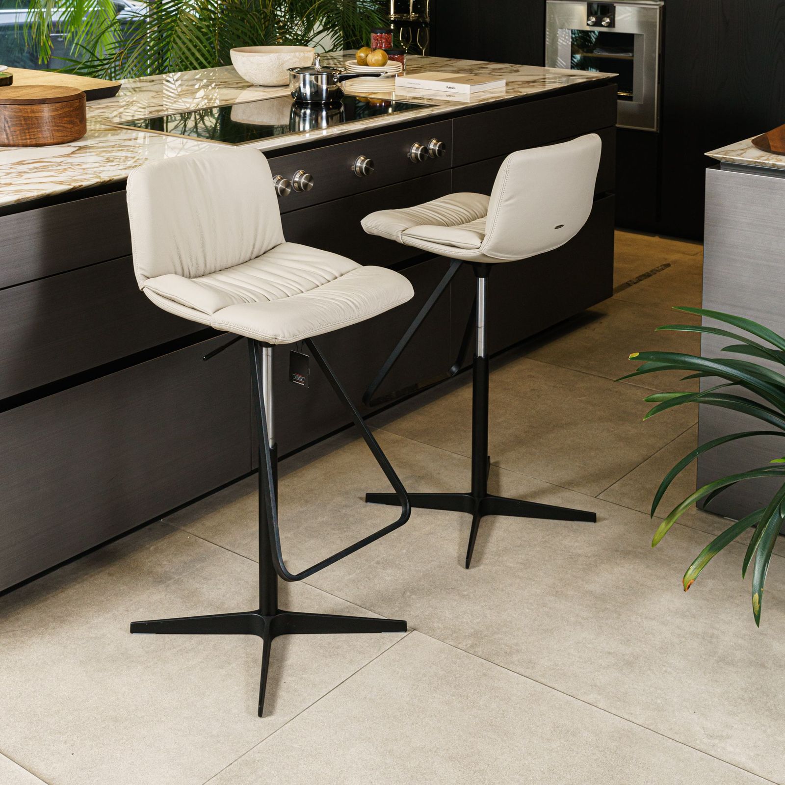 Cattelan Italia Стул барный на крестовине Axel от Cattelan Italia — в интерьере
