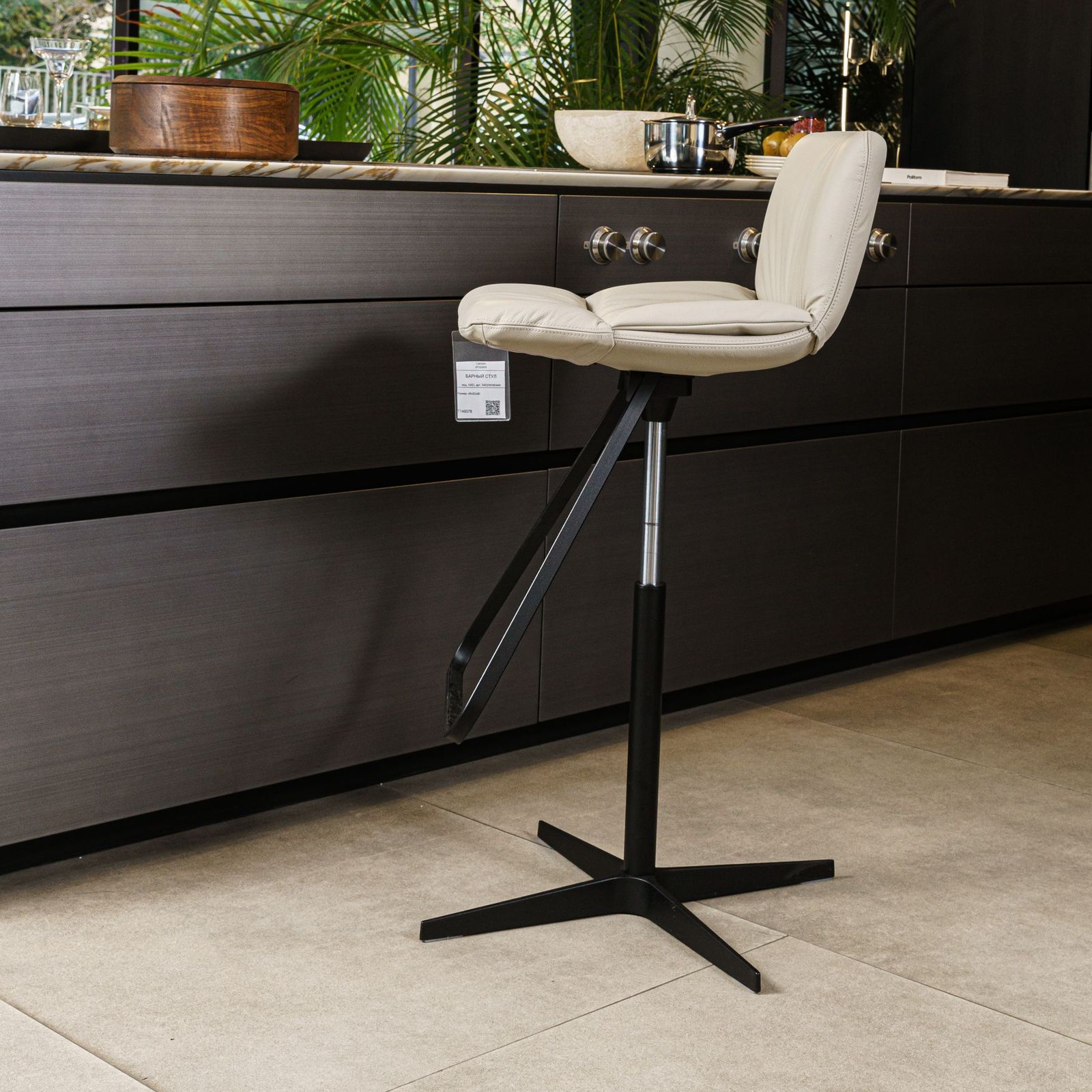 Cattelan Italia Стул барный на крестовине Axel от Cattelan Italia — в интерьере