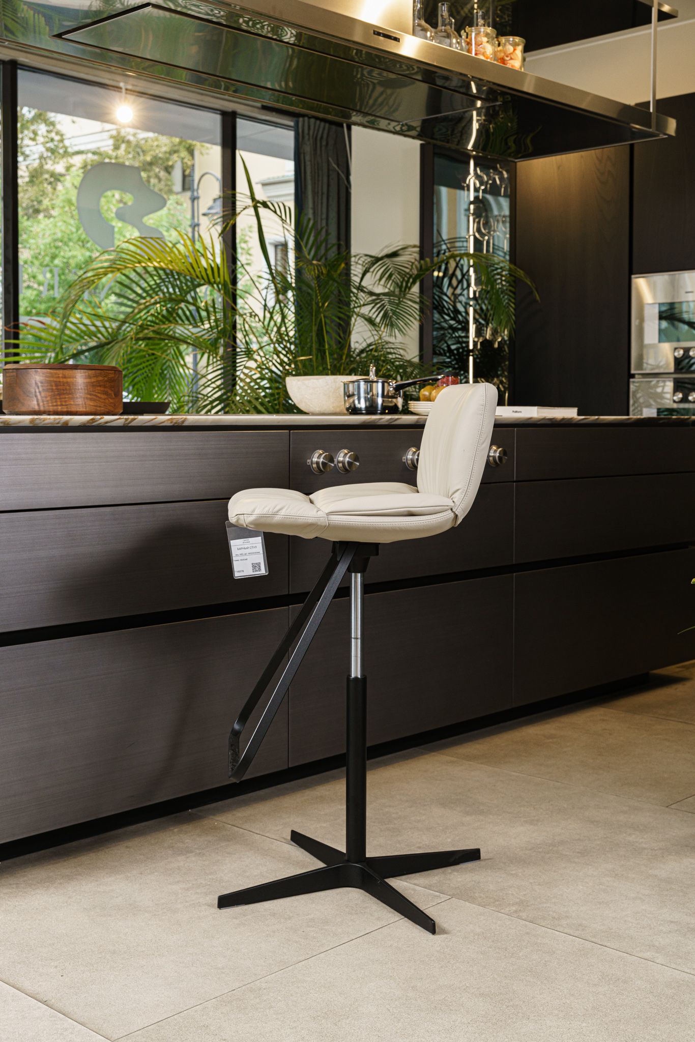 Cattelan Italia Стул барный на крестовине Axel от Cattelan Italia — в интерьере