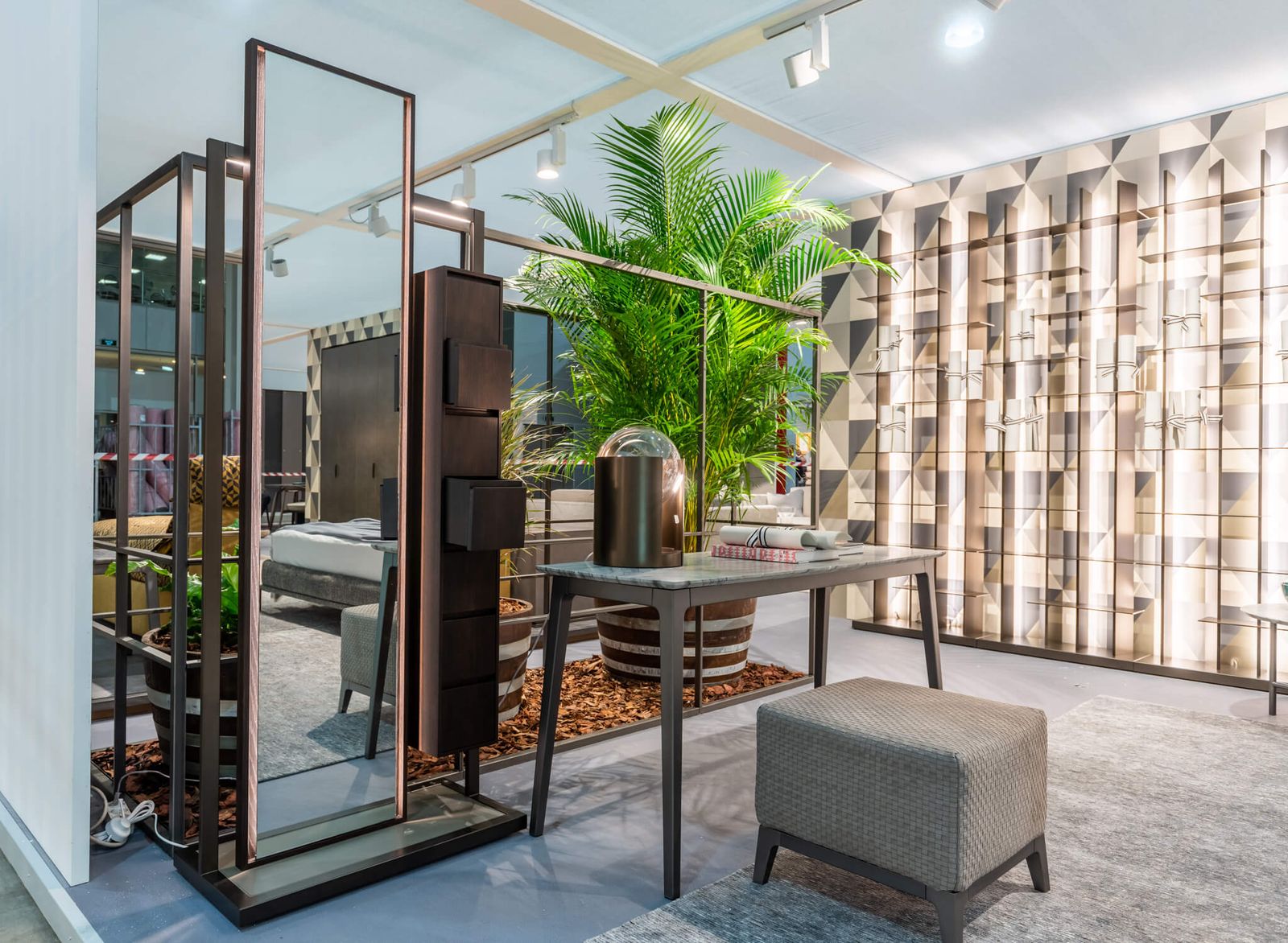 Flou Зеркало Continuum от Flou — в интерьере