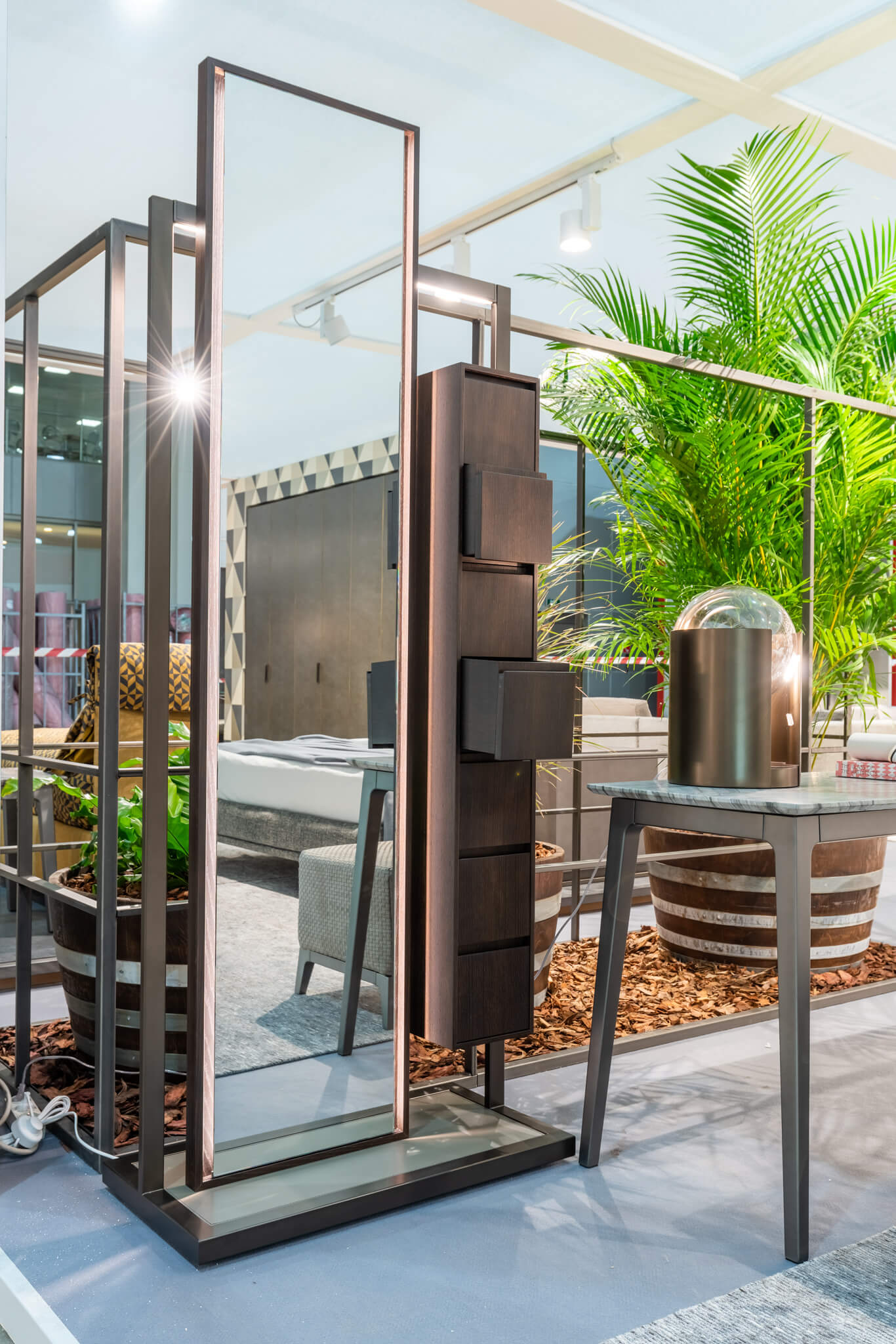 Flou Зеркало Continuum от Flou — в интерьере