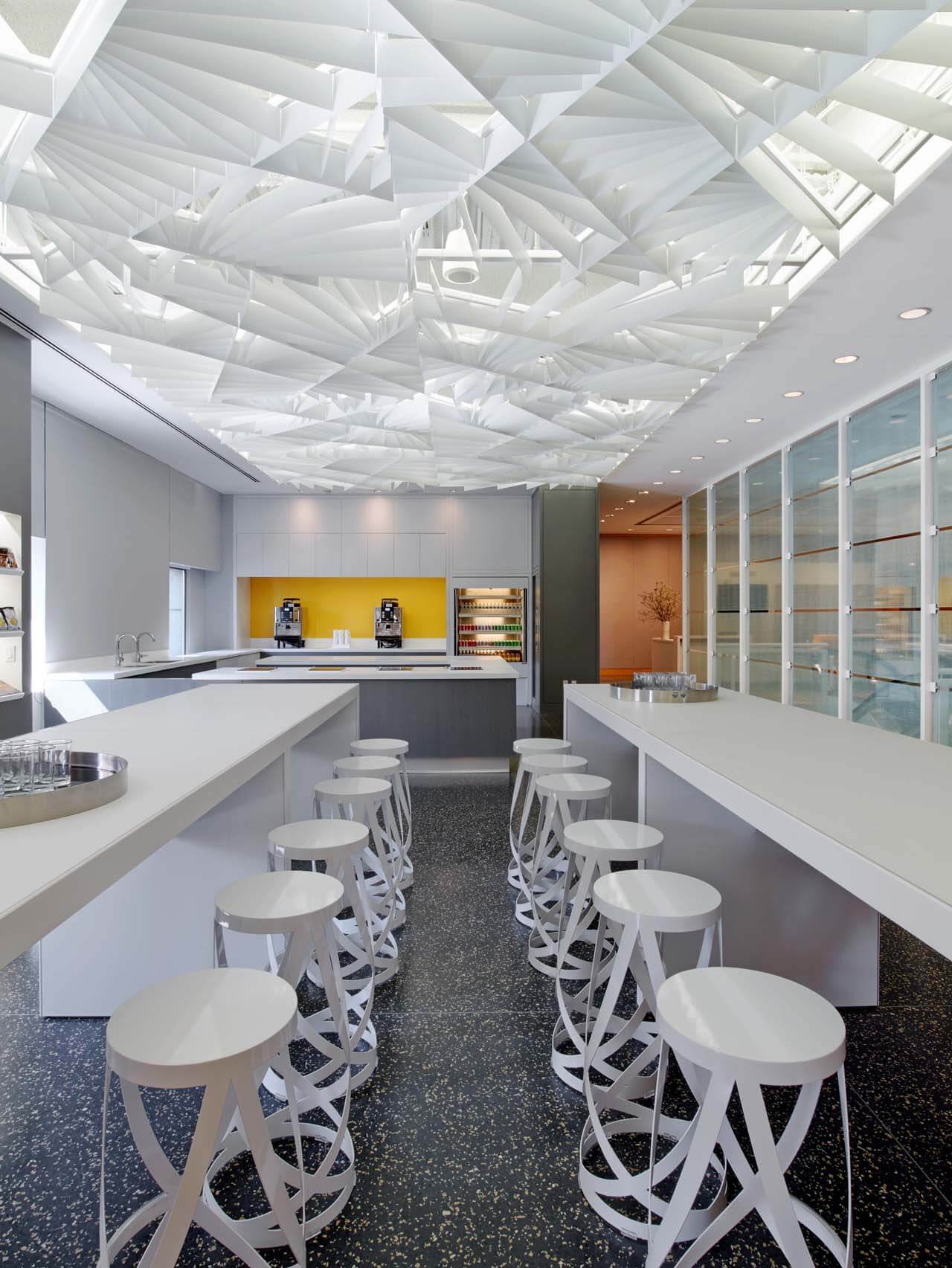 Cappellini Барный стул Ribbon от Cappellini — в интерьере
