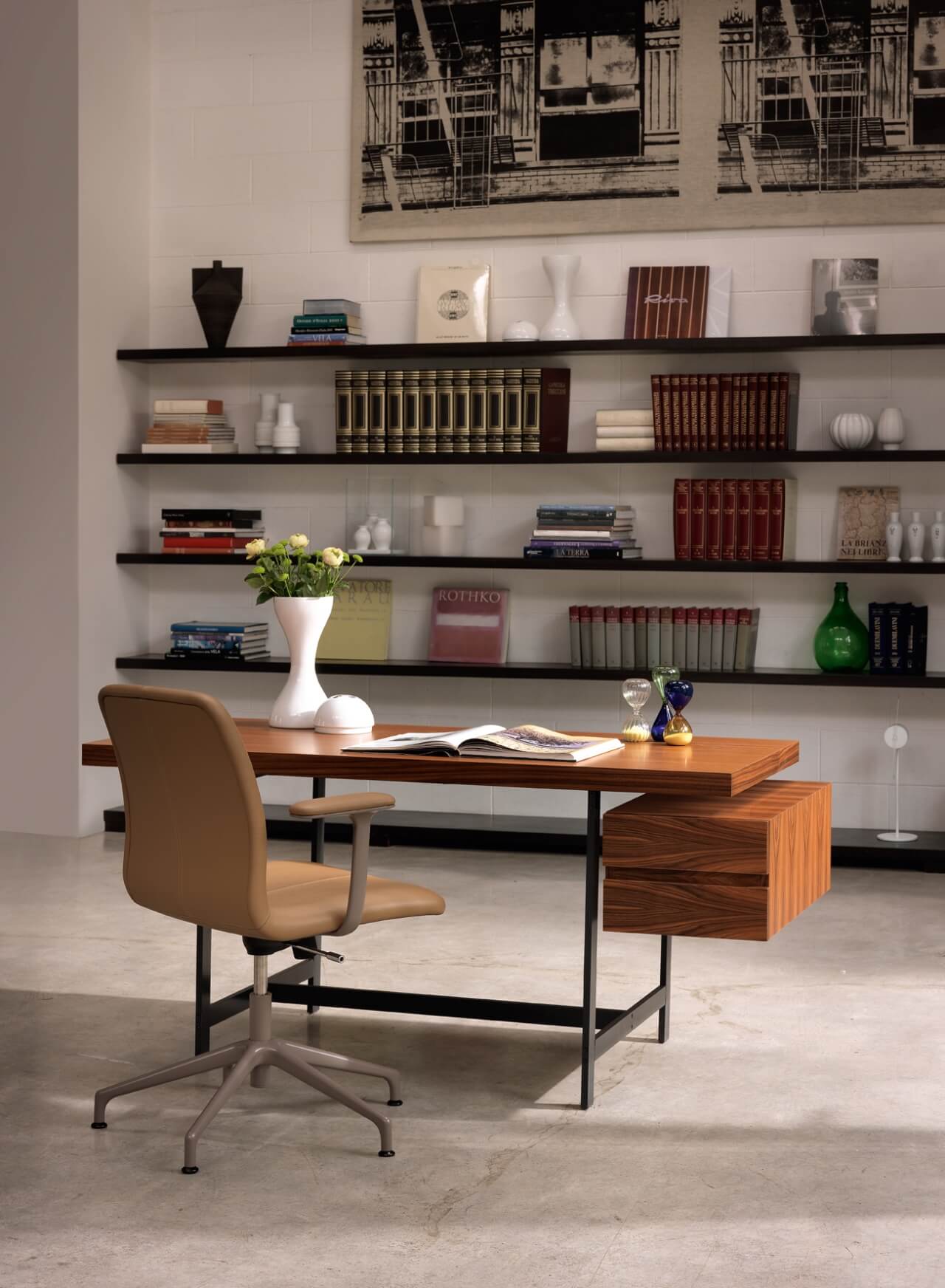 Cappellini Письменный стол Lochness от Cappellini — в интерьере