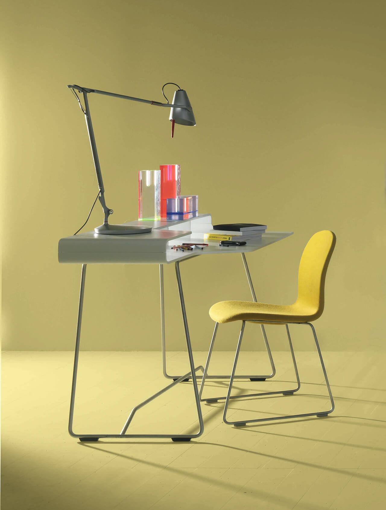 Cappellini Письменный стол Loop от Cappellini — в интерьере