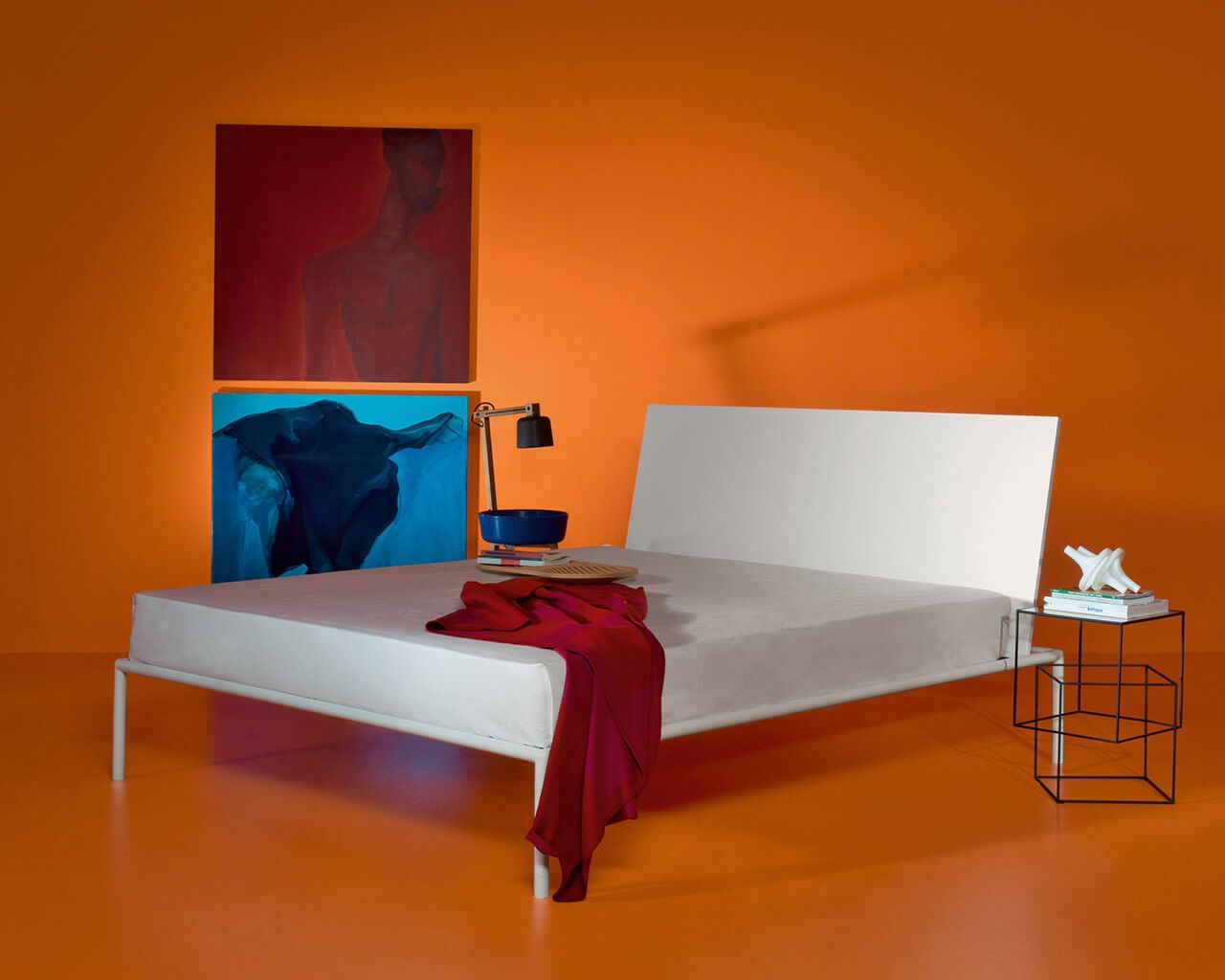 Cappellini Журнальный столик Thin black от Cappellini — в интерьере