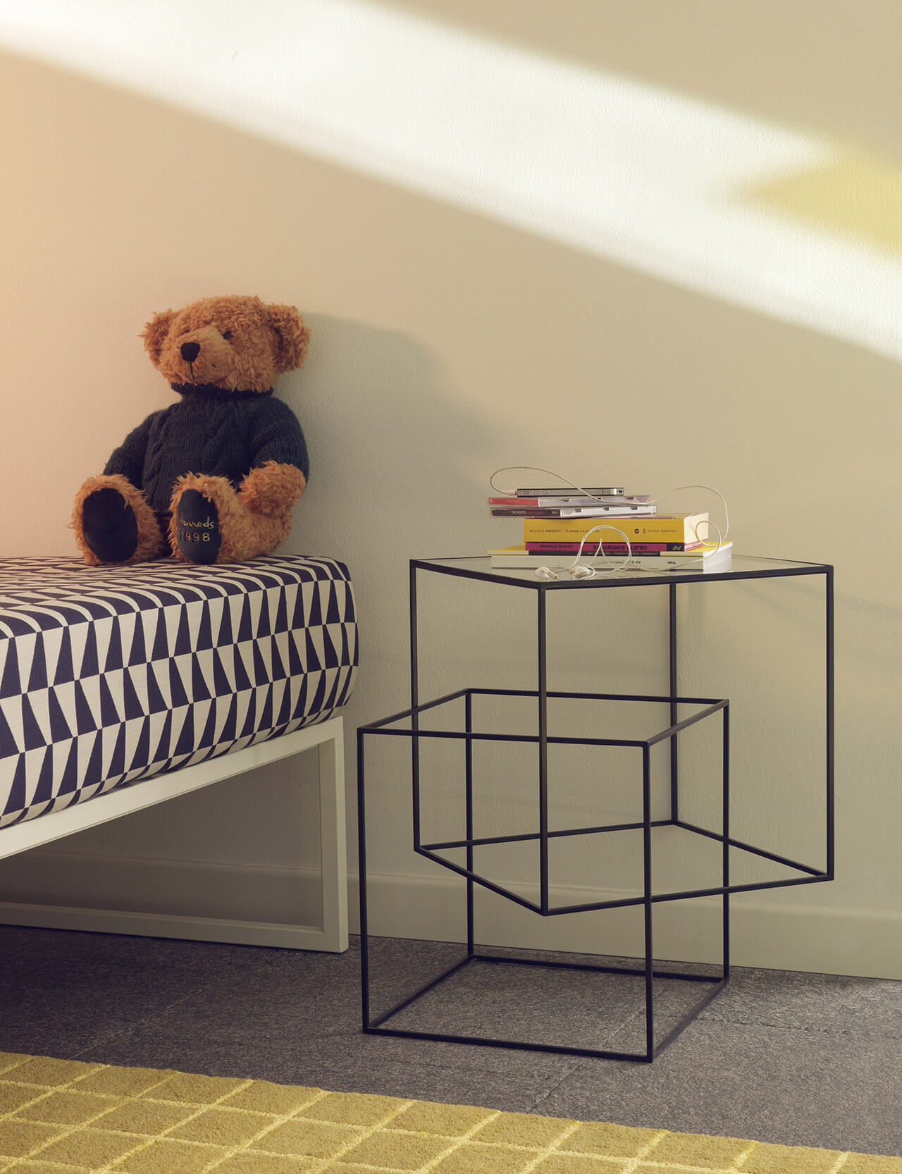 Cappellini Журнальный столик Thin black от Cappellini — в интерьере