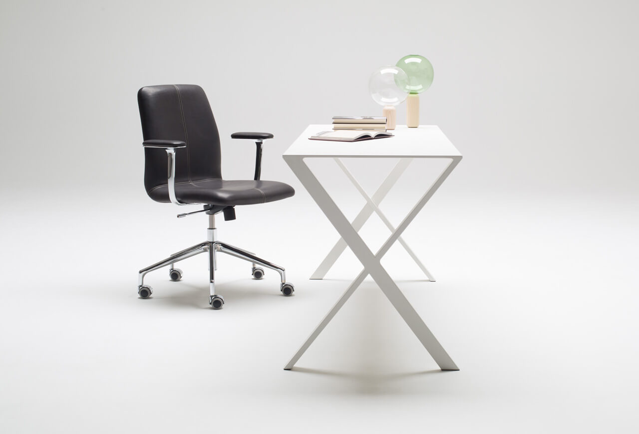 Cappellini Рабочее кресло Lotus Comfort от Cappellini — в интерьере