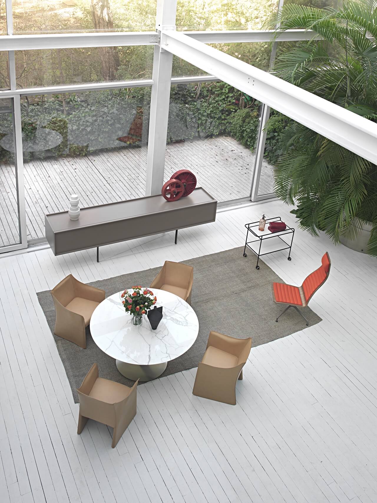 Cappellini Журнальный столик Steel pipe drink от Cappellini — в интерьере