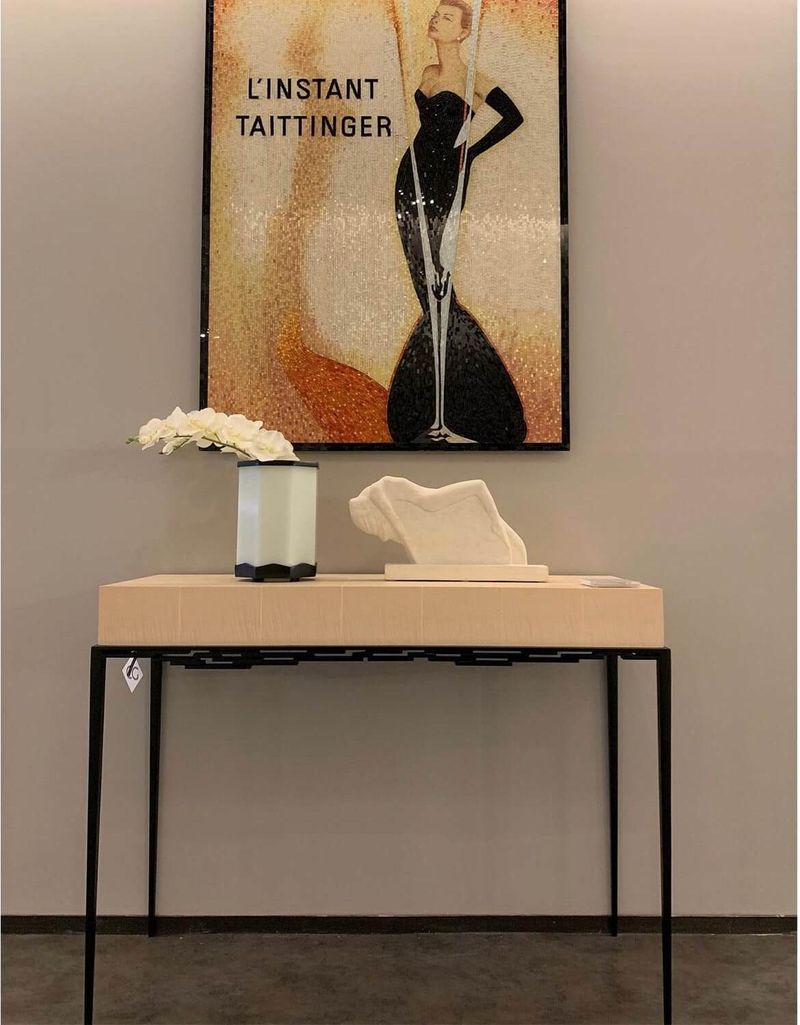 Christopher Guy Консоль Vallet от Christopher Guy — в интерьере