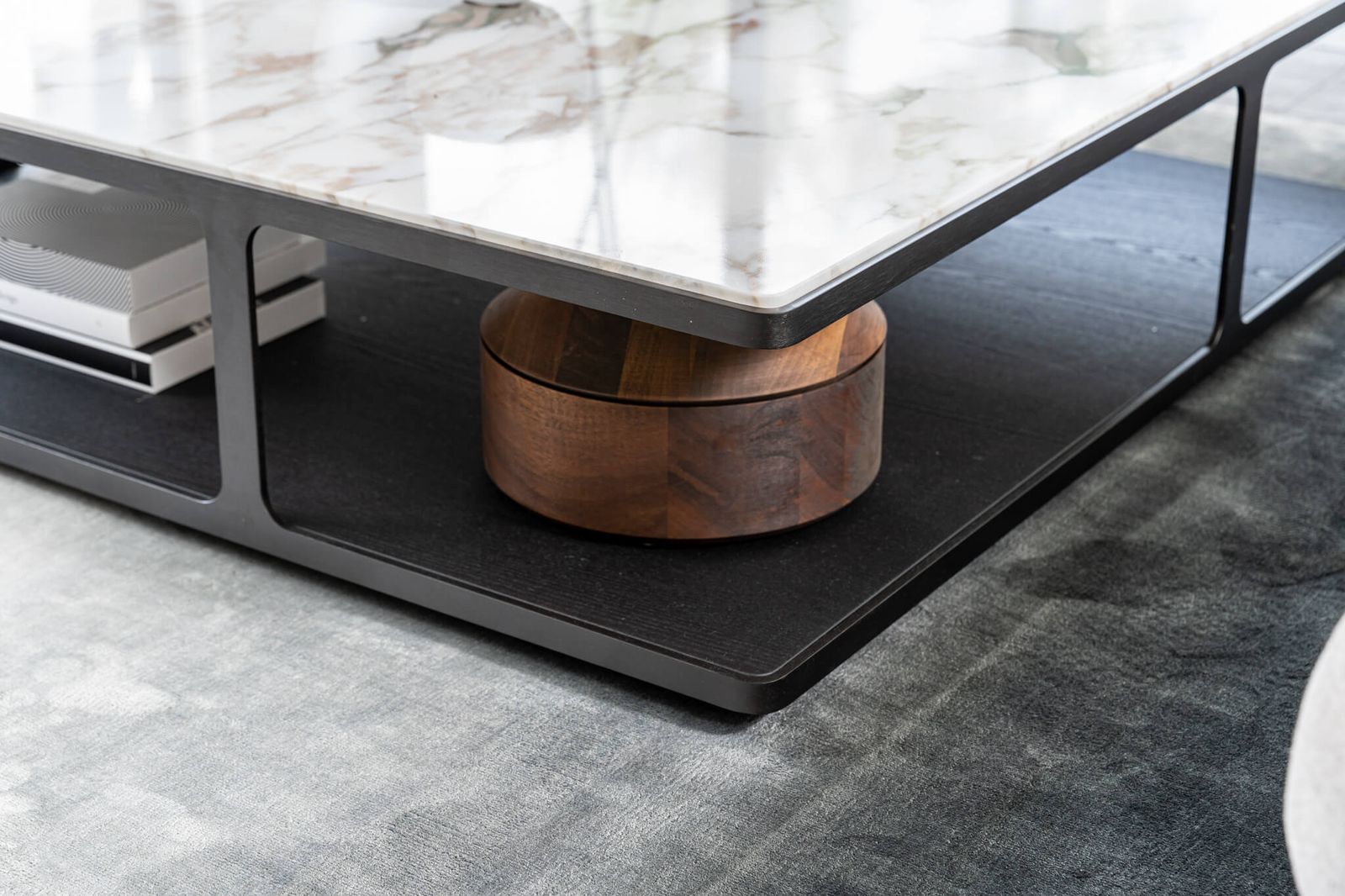 Poliform Журнальный столик Creek Square от Poliform — в интерьере
