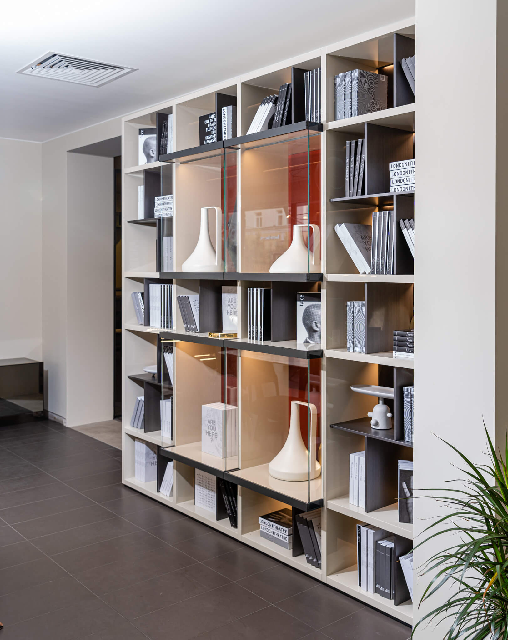 Poliform Стеллаж Wall System Ghost от Poliform — в интерьере