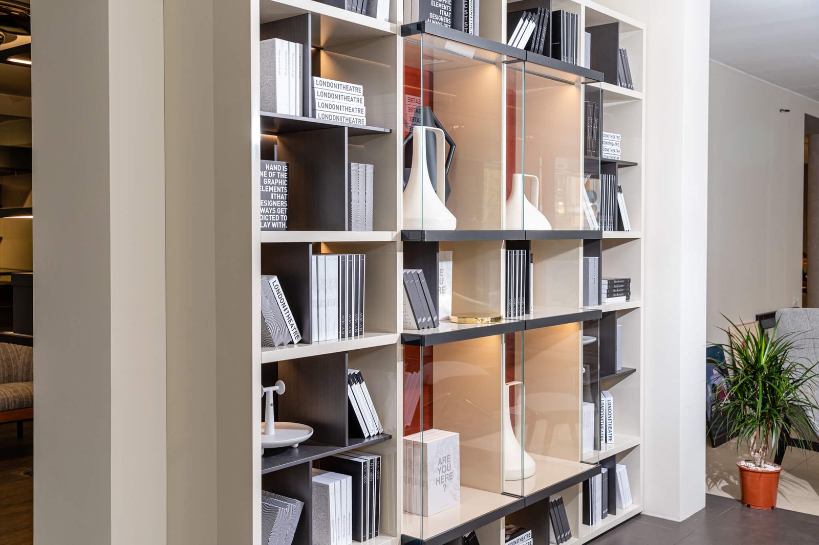 Poliform Стеллаж Wall System Ghost от Poliform — в интерьере
