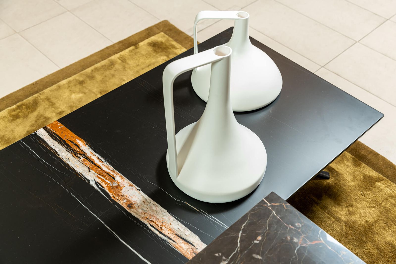 Poliform Журнальный столик Mondrian 140*70*29 Sahara Noir matt от Poliform — в интерьере