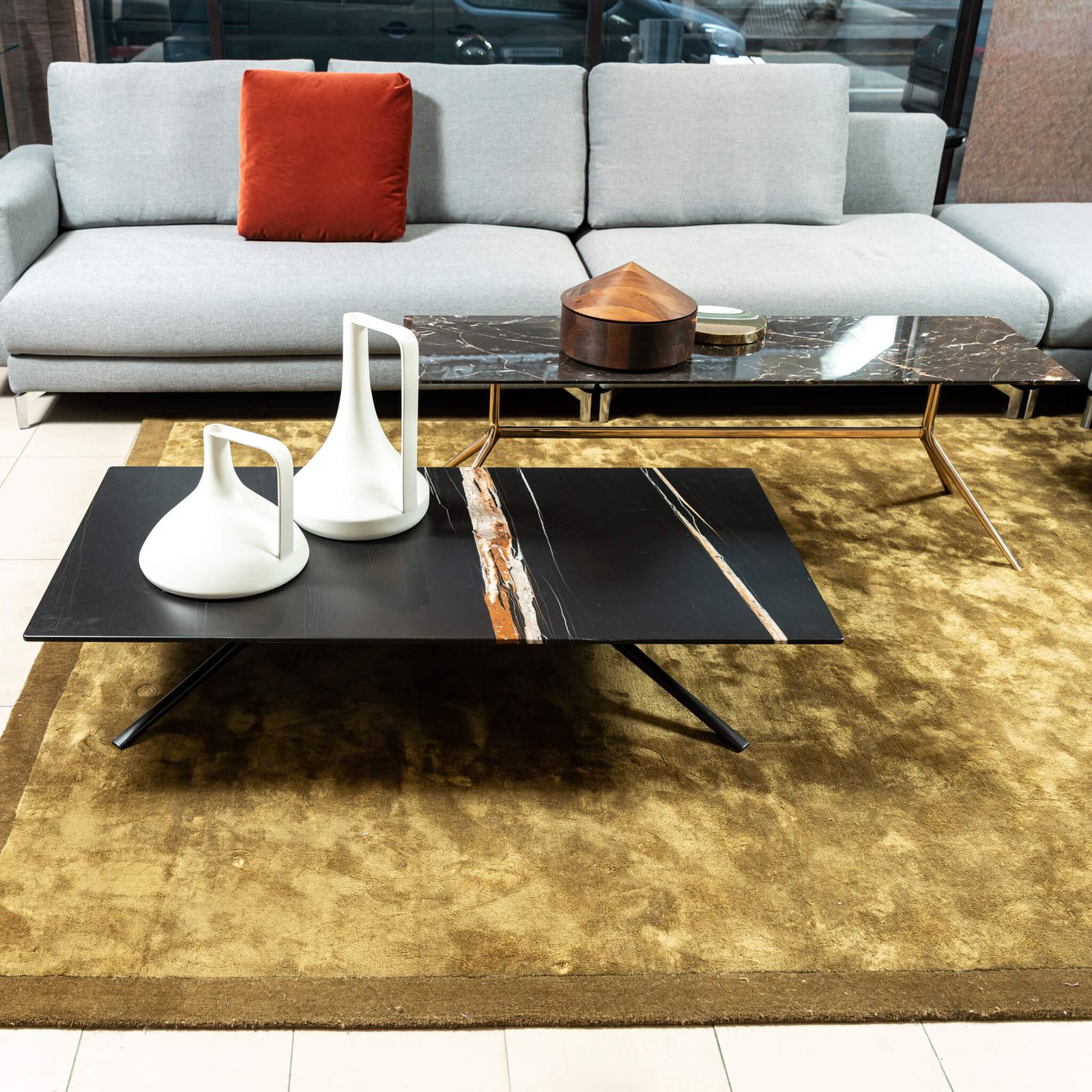 Poliform Журнальный столик Mondrian 140*70*29 Sahara Noir matt от Poliform — в интерьере