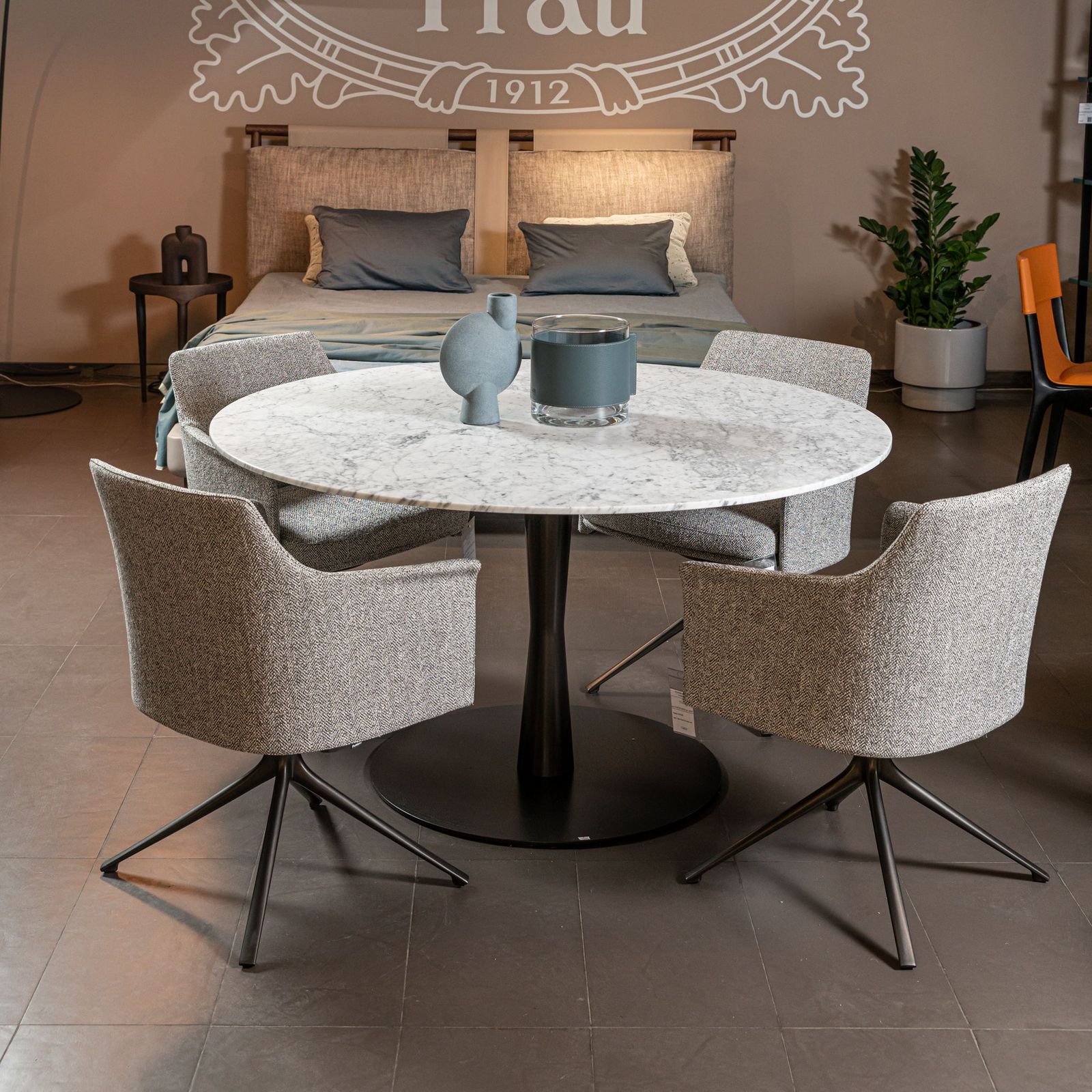 Poliform Стол Flute Carrara gloss 140 от Poliform — в интерьере