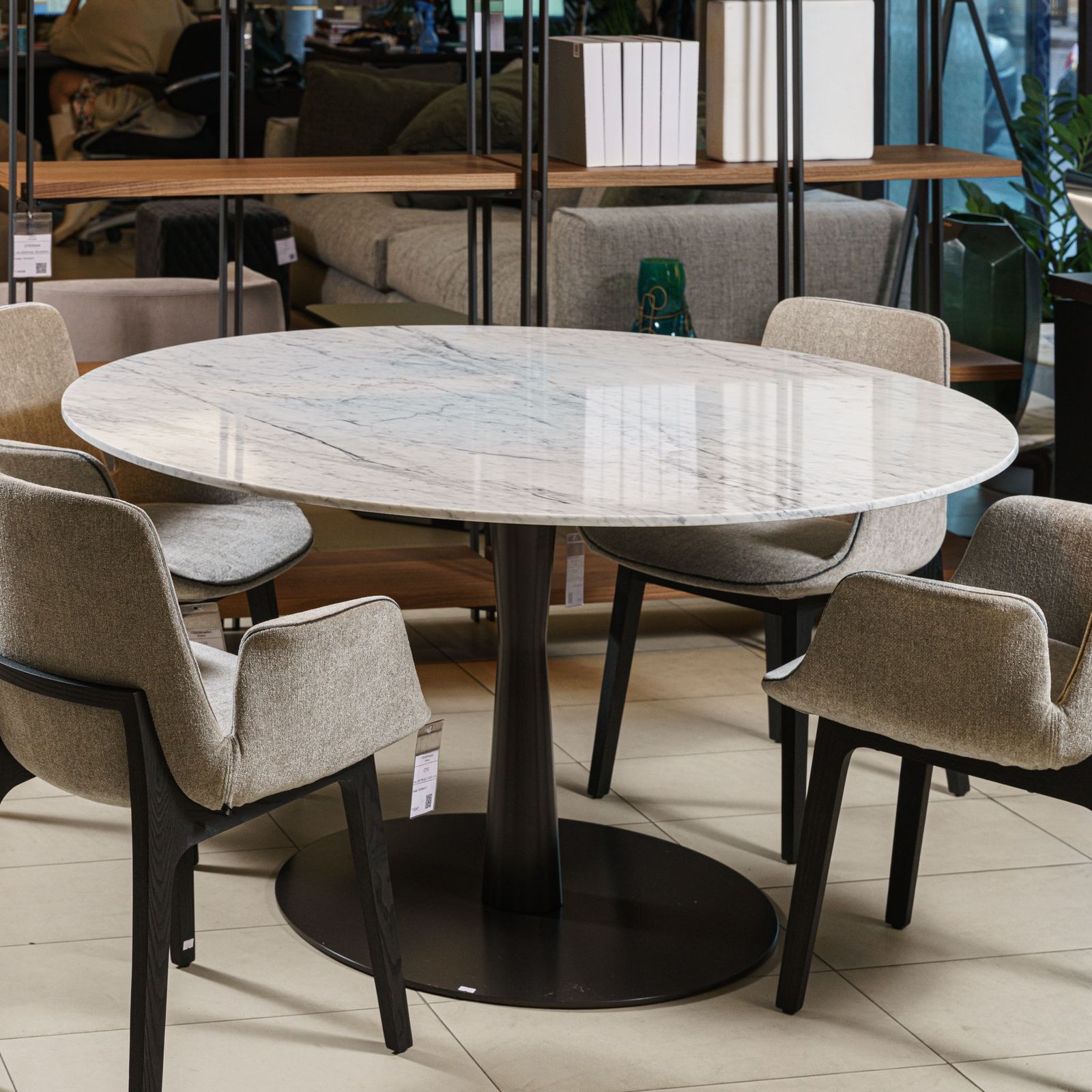 Poliform Стол Flute Carrara gloss 140 от Poliform — в интерьере