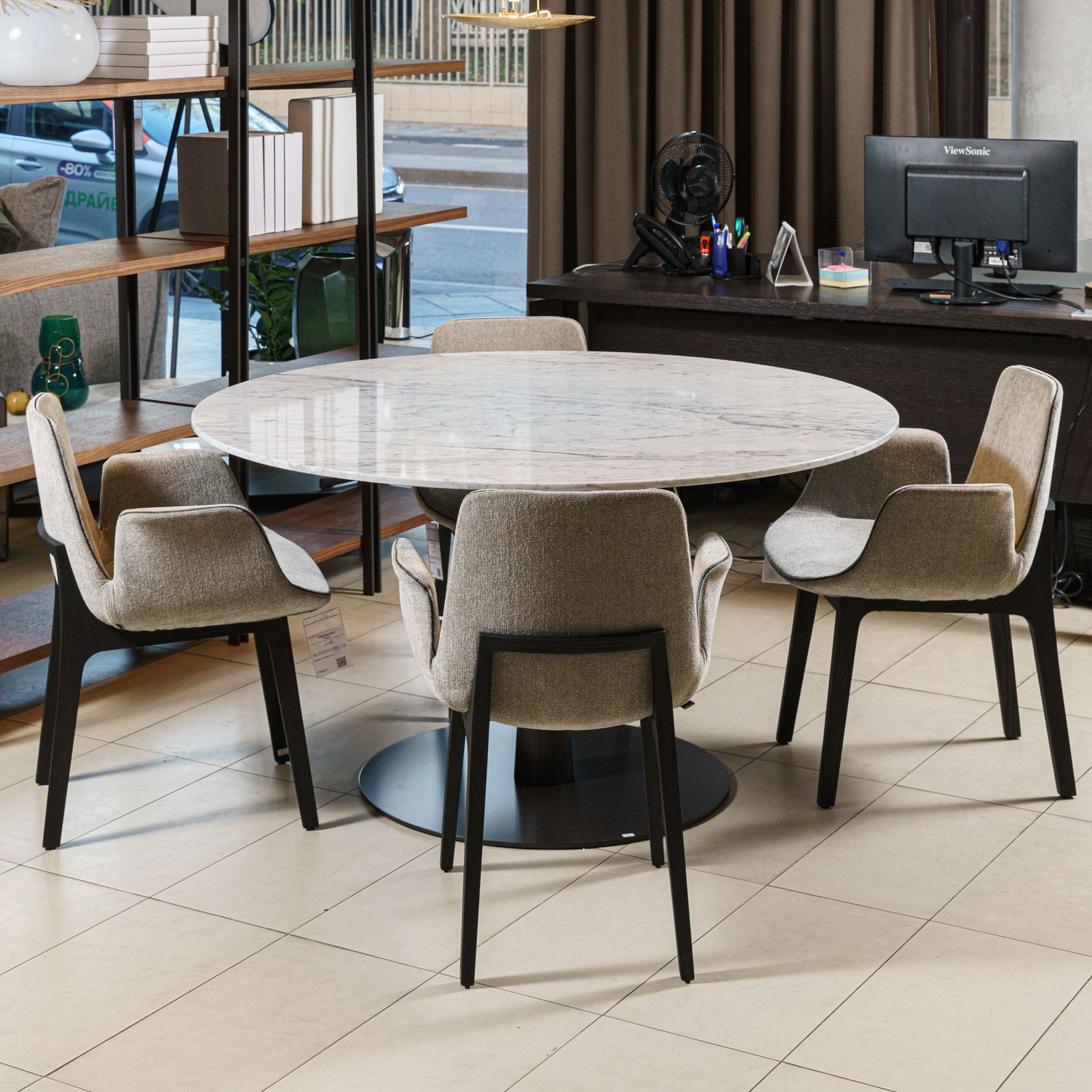 Poliform Стол Flute Carrara gloss 140 от Poliform — в интерьере