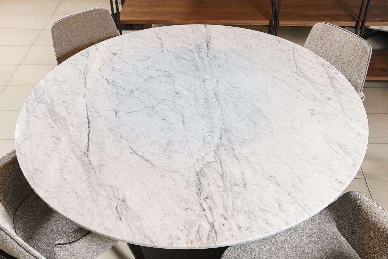 Poliform Стол Flute Carrara gloss 140 от Poliform — в интерьере