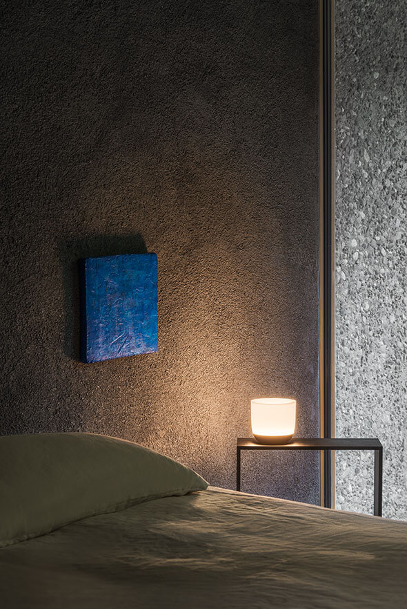 Flos Настольная лампа Gaku Wireless F2520030 от Flos — в интерьере