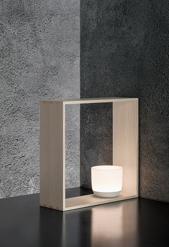 Flos Настольная лампа Gaku Wireless F2520030 от Flos — в интерьере