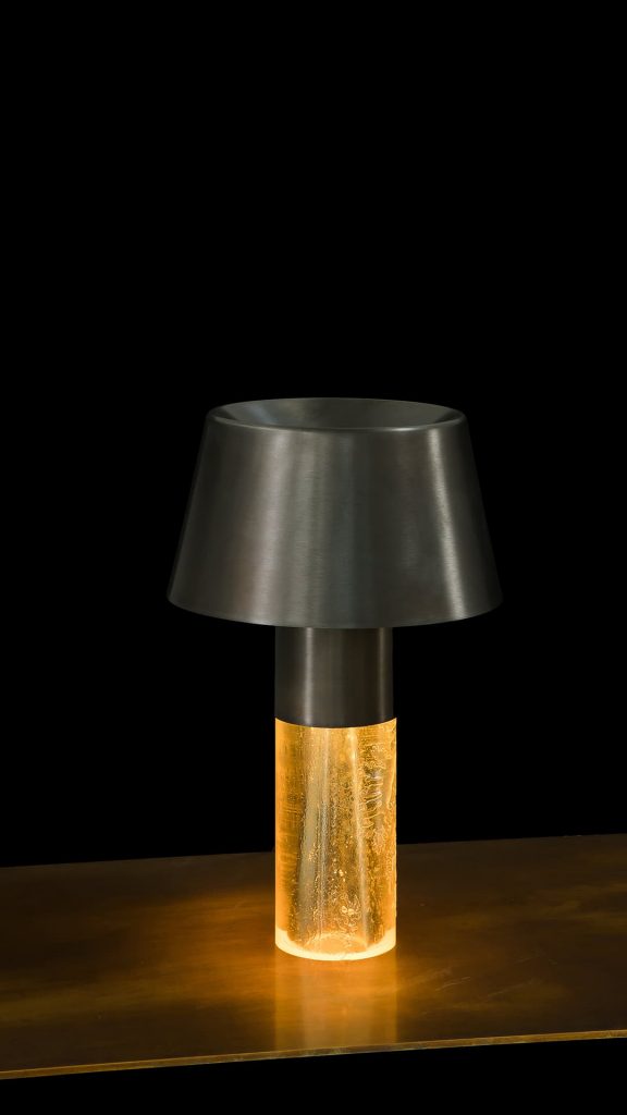 Henge Настольная лампа Ghost Lamp Table от Henge — в интерьере
