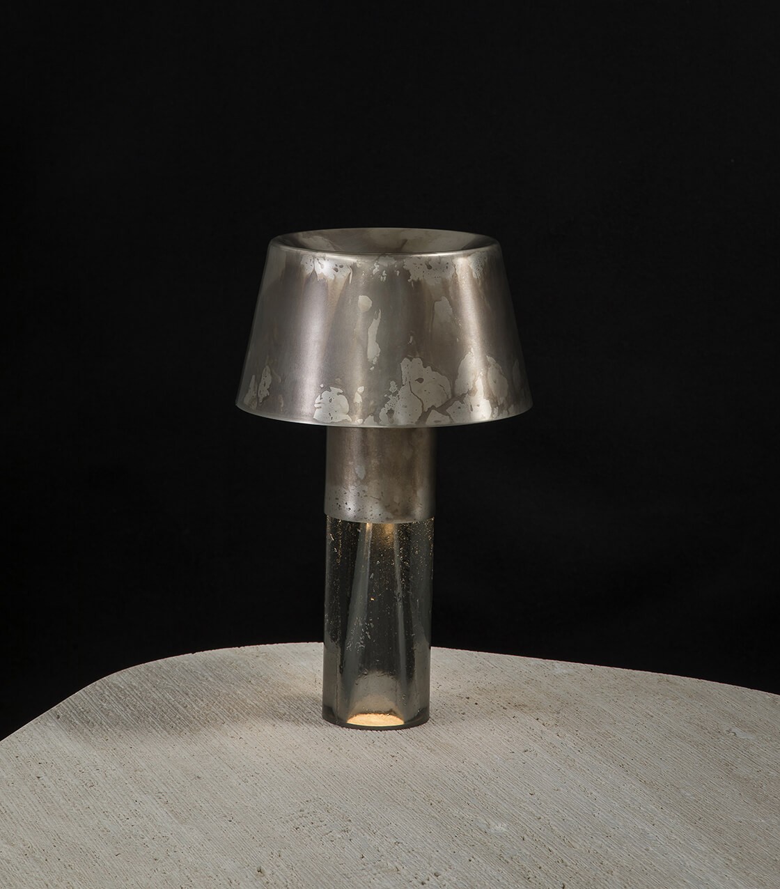 Henge Настольная лампа Ghost Lamp Table от Henge — в интерьере