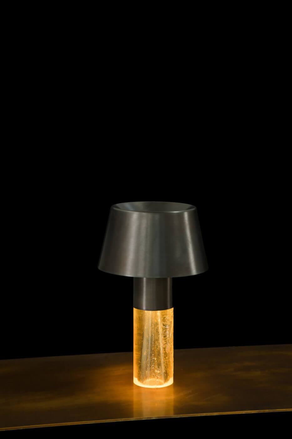 Henge Настольная лампа Ghost Lamp Table от Henge — в интерьере