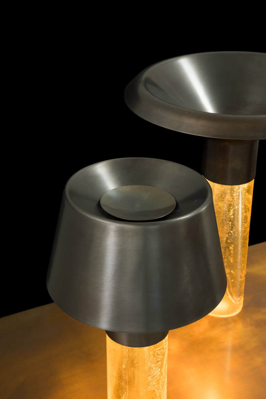 Henge Настольная лампа Ghost Lamp Table от Henge — в интерьере
