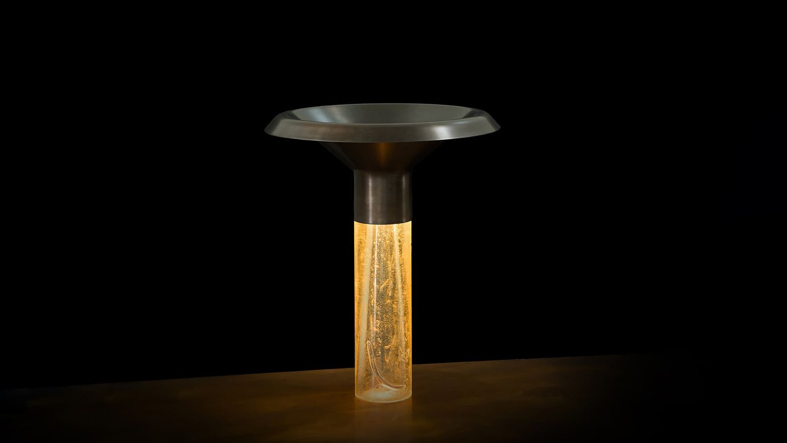 Henge Настольная лампа Ghost Lamp Table от Henge — в интерьере