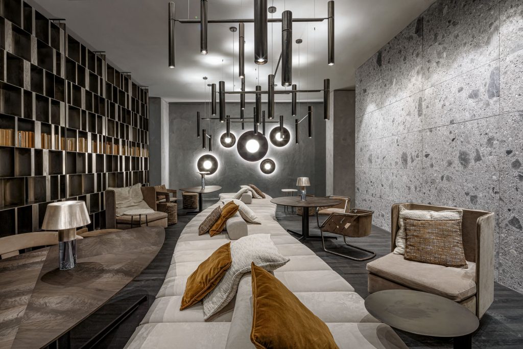 Henge Люстра Tubular Horizontal от Henge — в интерьере