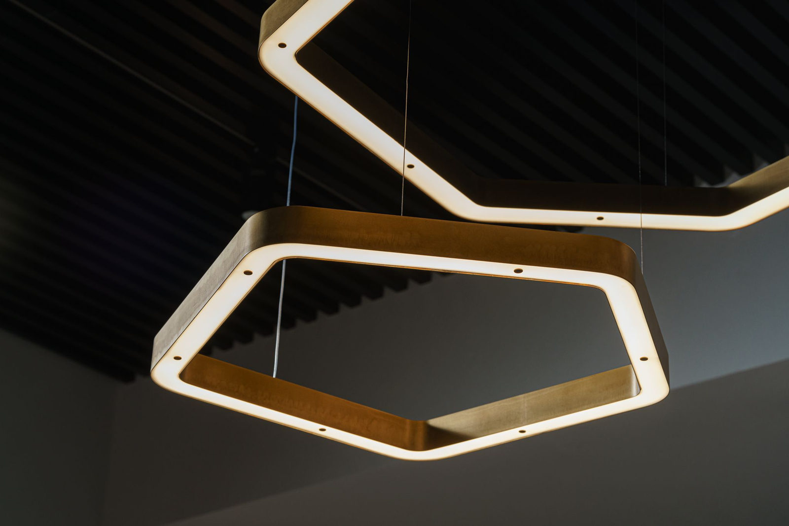 Henge Люстра Ring Horizontal Polygonal 100 от Henge — в интерьере