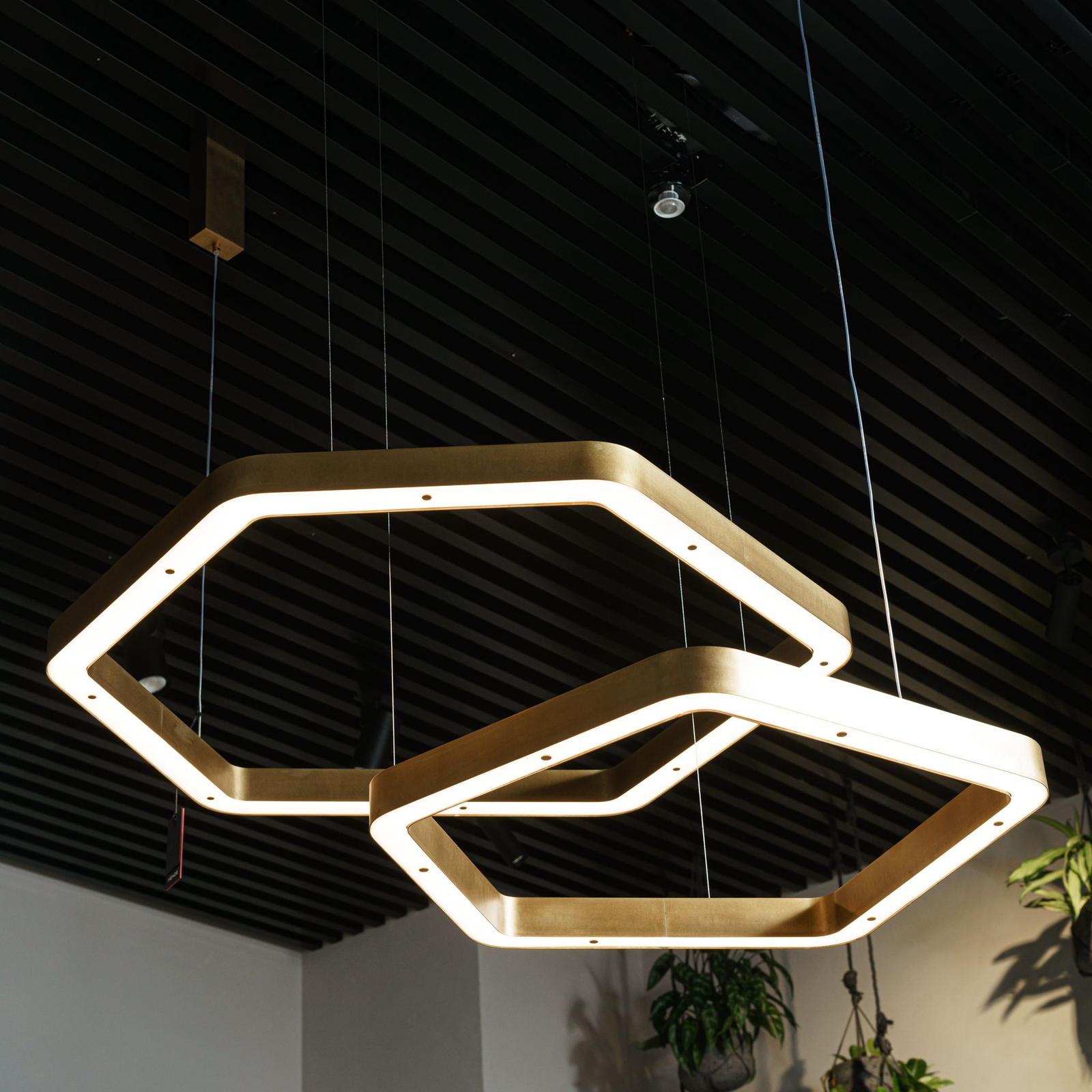 Henge Люстра Ring Horizontal Polygonal 100 от Henge — в интерьере