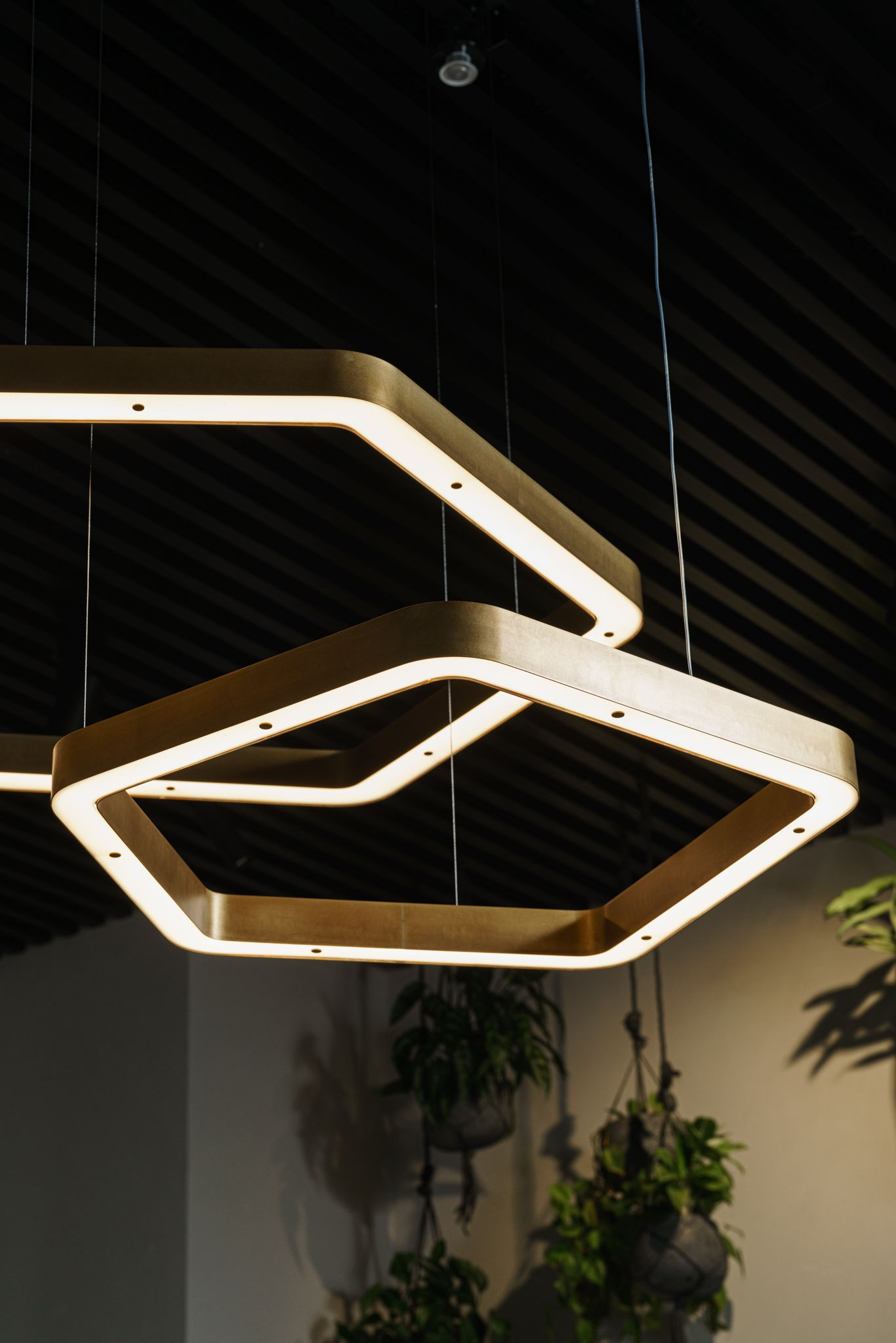 Henge Люстра Ring Horizontal Polygonal 100 от Henge — в интерьере