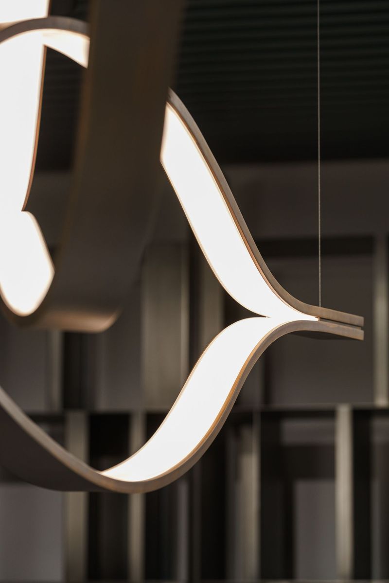 Henge Люстра Tape Light от Henge — в интерьере