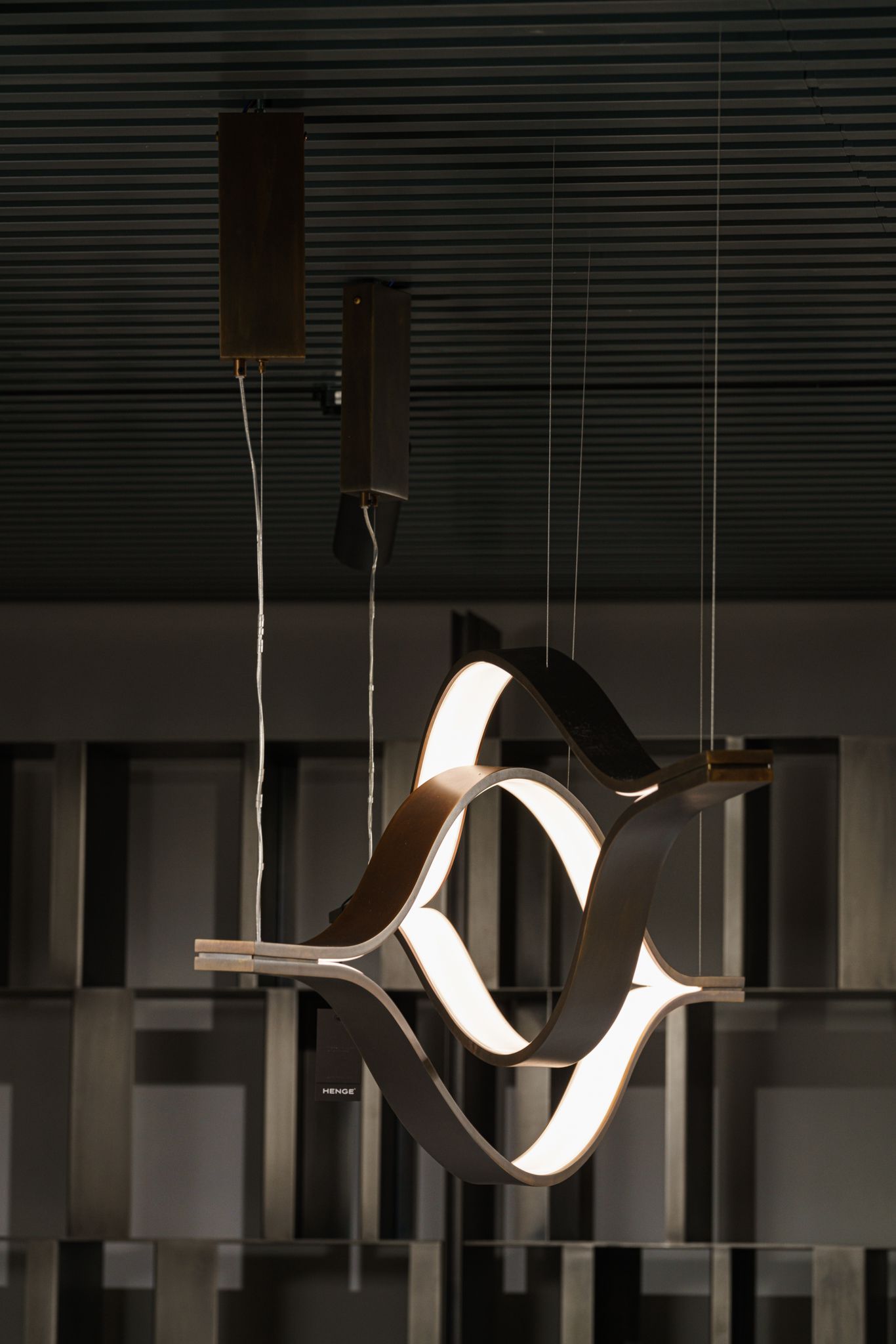 Henge Люстра Tape Light от Henge — в интерьере