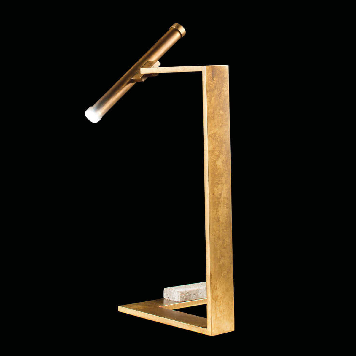 Henge Настольная лампа Flat Lamp Table от Henge — в интерьере