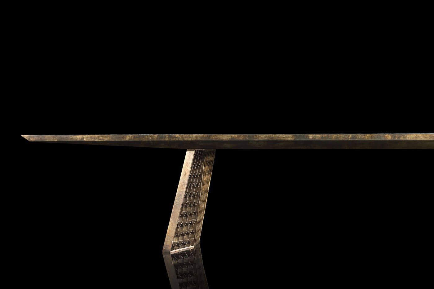 Henge Стол Stealth от Henge — в интерьере