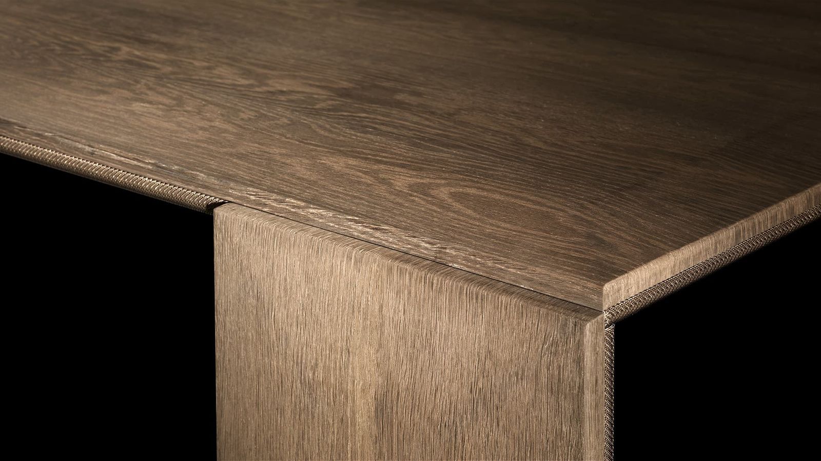 Henge Стол LY-Table от Henge — в интерьере