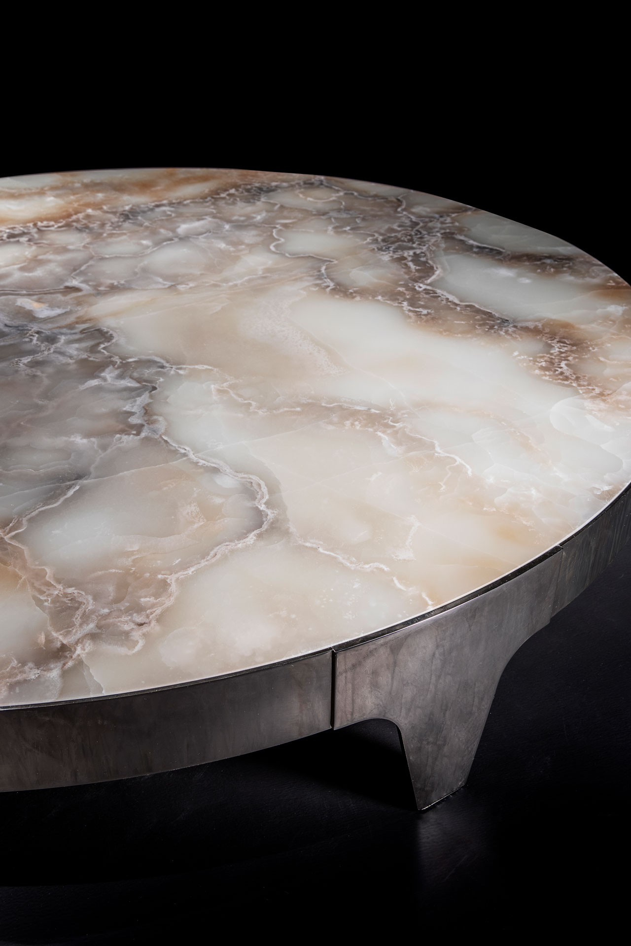 Henge Журнальный столик SR – Table от Henge — в интерьере