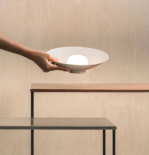 Vibia Настольная лампа Musa о302 Soft Pink от Vibia — в интерьере