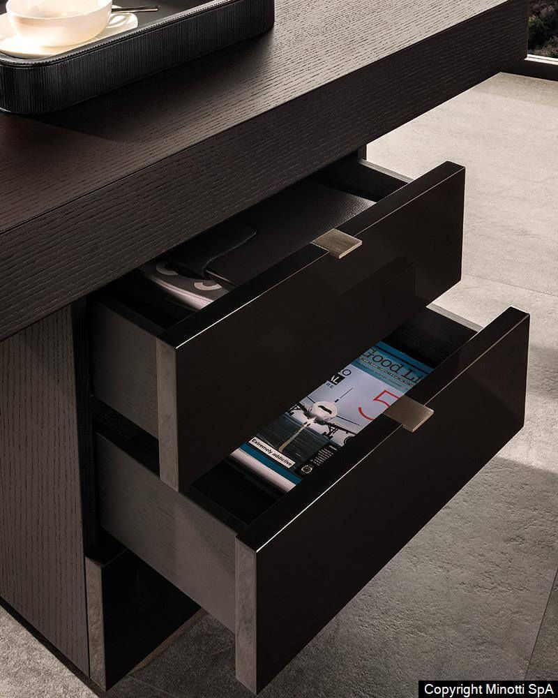 Minotti Письменный стол Carson "Writing Desk" от Minotti — в интерьере