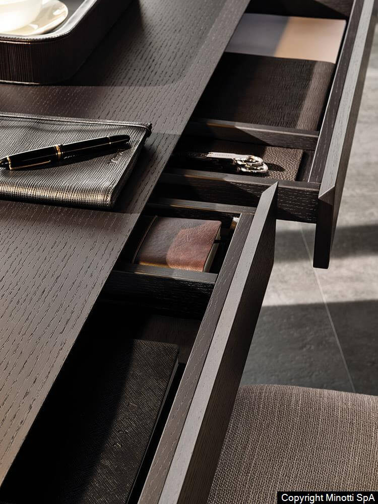 Minotti Письменный стол Carson "Writing Desk" от Minotti — в интерьере